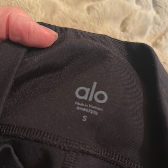 ALO Yoga Women's Black High-Rise Bike Shorts - Picture 4 of 5